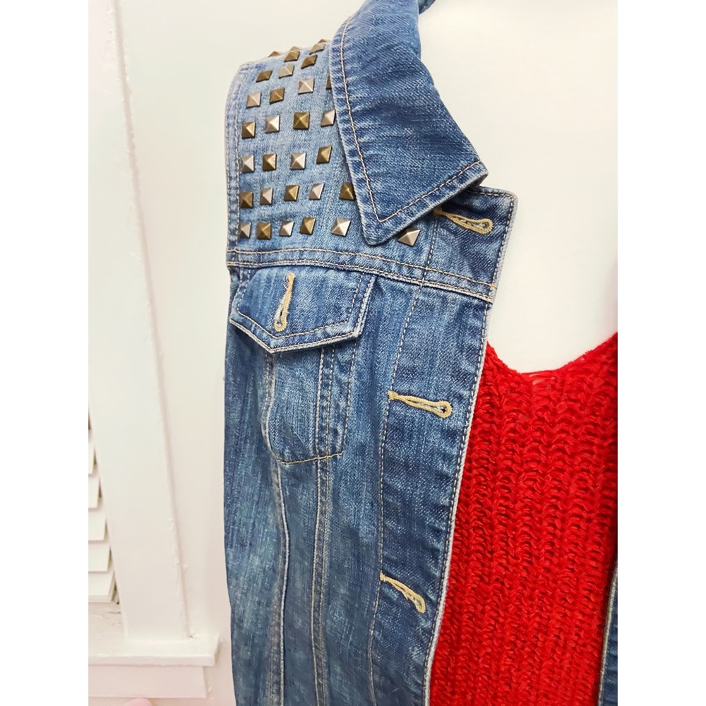 Sleeveless Button Up Jean Jacket - Picture 2 of 4
